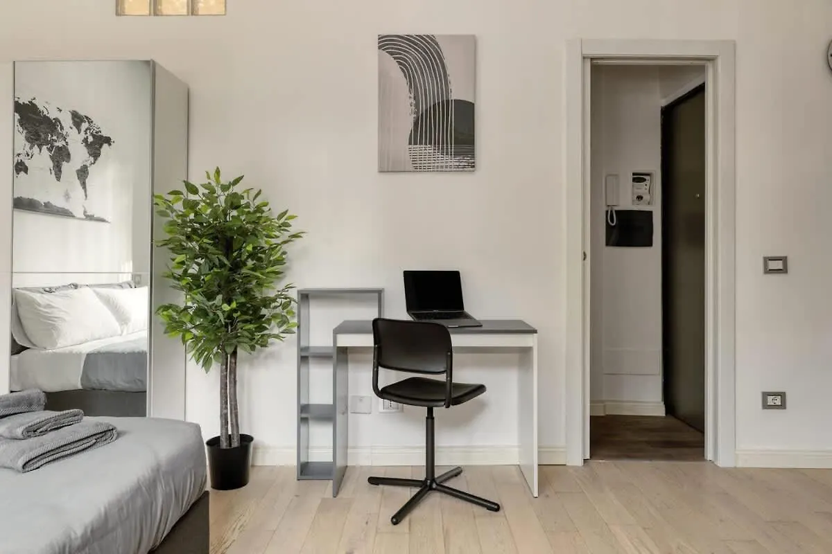 San Siro Suite - Close To The Stadium And Fiera Milano 0*,  İtalya